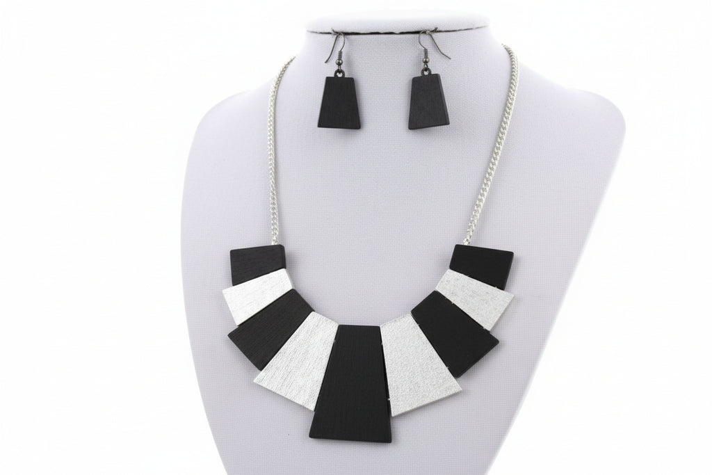 Metal Graduating Necklace & Earring Set