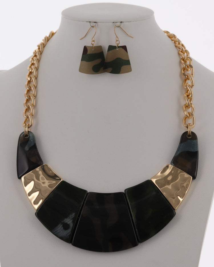 Dark Elements Statement Collar