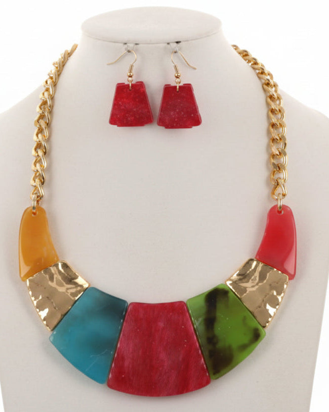 MULTI-COLOR STATEMENT COLLAR W/HAMMERED GOLD ACCENTS